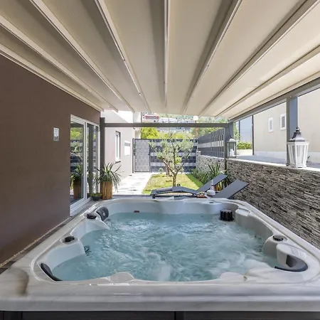 Luxmar Residences *
